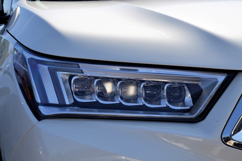 automobile-CARNOULES-min_acura-headlamp-2834131